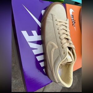 Nike Men's Beige Sneakers